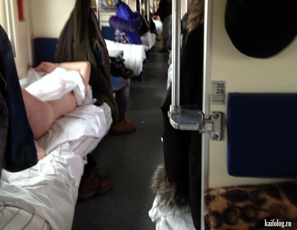 Подглядывание за девушками в вагоне поезда » Подглядывание | Скрытая камера - Фото и Видео