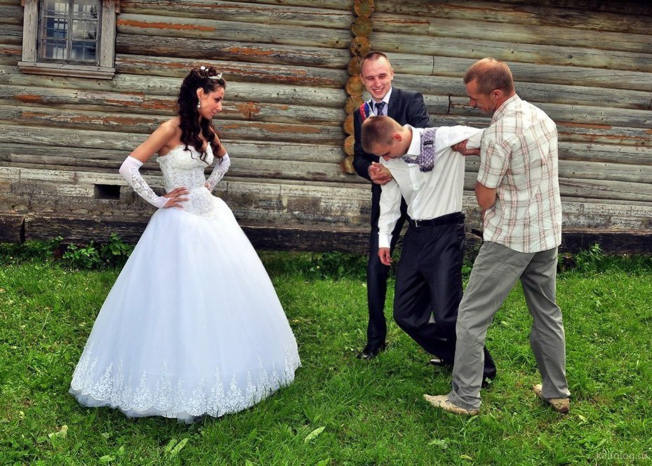 Мужик пердолит в жопу телку со свадьбы