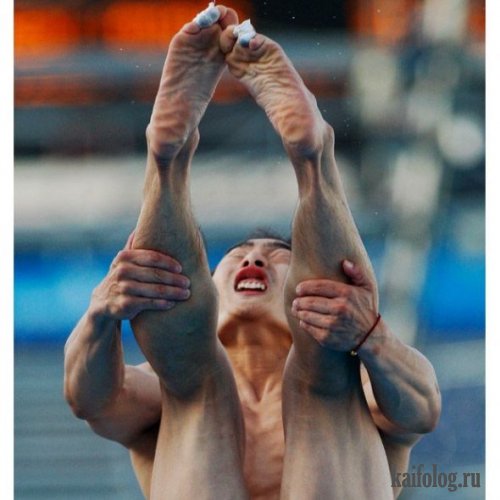 Прыгуну в воду отжигают или натужные лица (11 фото)