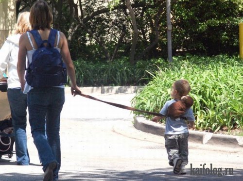 Любящие родители или как гулять с детьми (35 фото)
