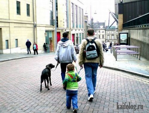 Любящие родители или как гулять с детьми (35 фото)