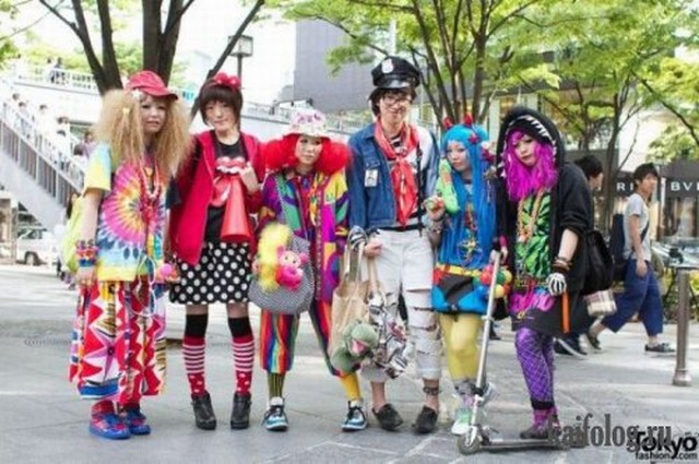 Как одевается японская молодежь (30 фото)