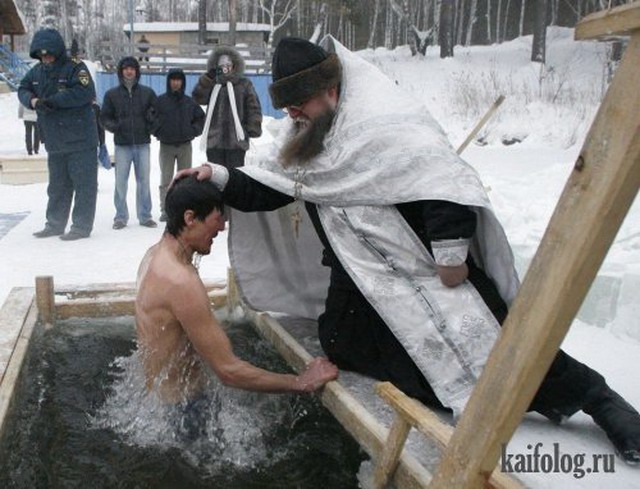 Купания на Крещение по-русски (30 фото)