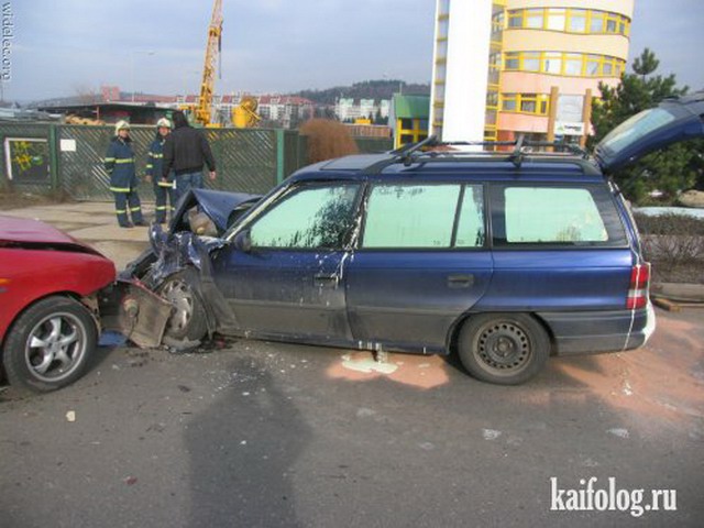 Нелепые аварии (35 фото)
