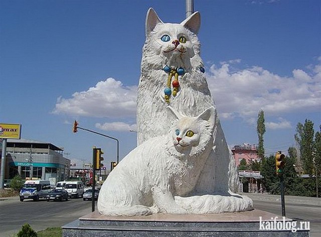 Статуи котов (50 фото)