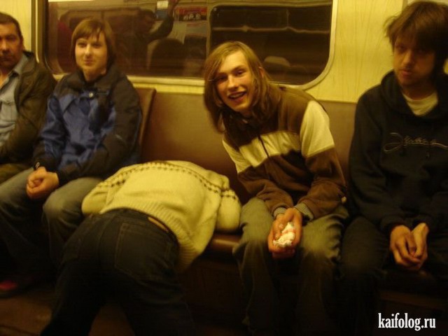 Спящие в общественном транспорте (55 фото)