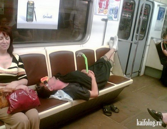 Спящие в общественном транспорте (55 фото)