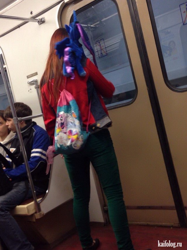 Люди в метро (55 фото)