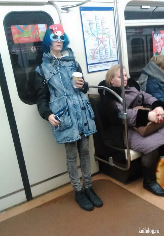 Люди в метро (55 фото)