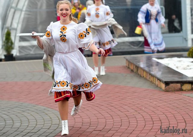 Русские праздничные девушки (50 фото)
